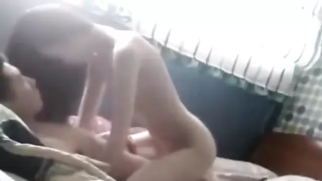 Телка с худым телом трахает таджика